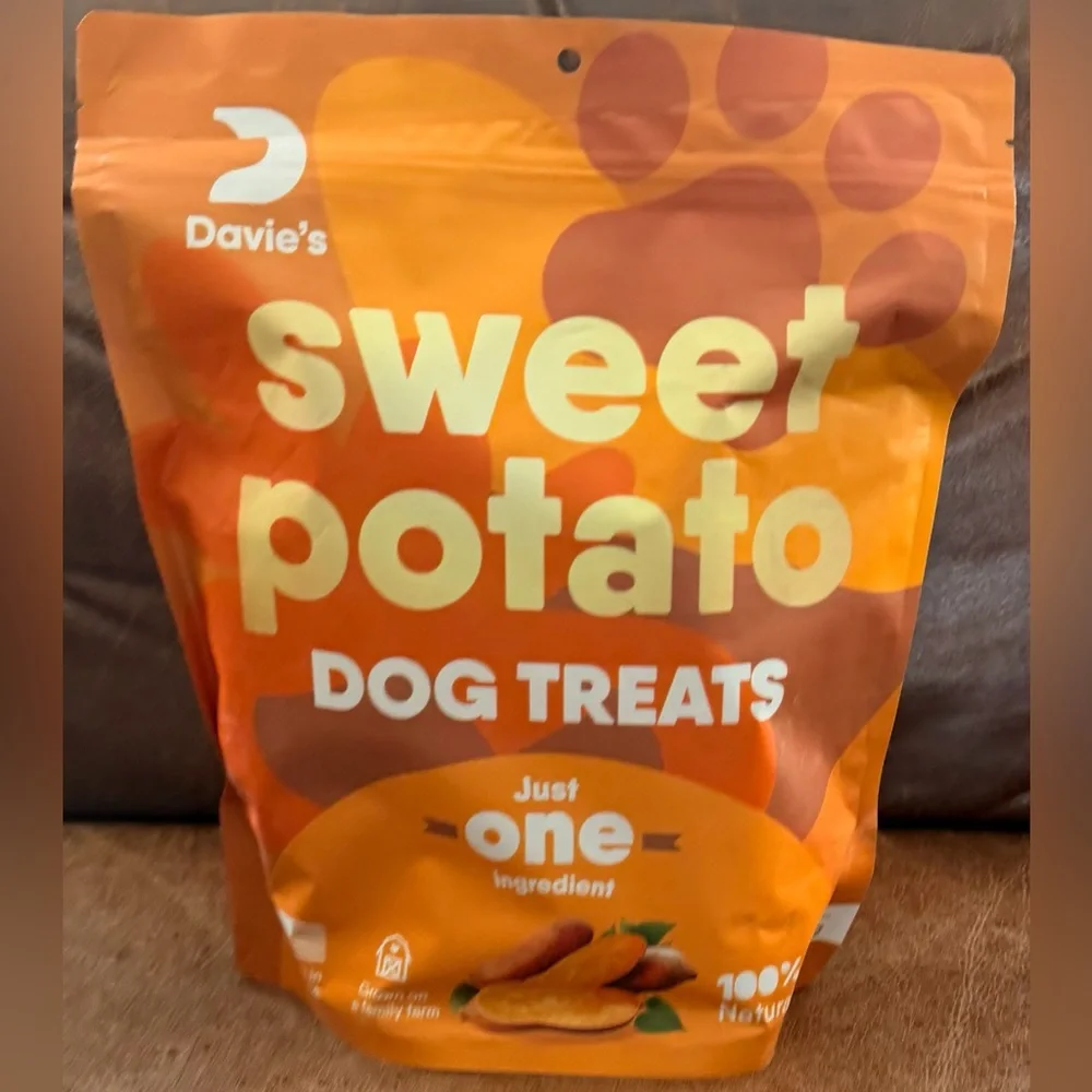 NWT Davie's Naturals Sweet Potato Dog Treats Chews, Low Fat - 1 lb. Bag